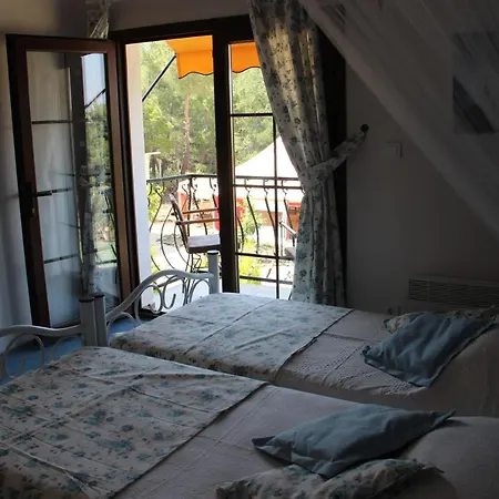 Comfy Apart W Shared Pool Near Kusadasi In Selcuk Bed & Breakfast